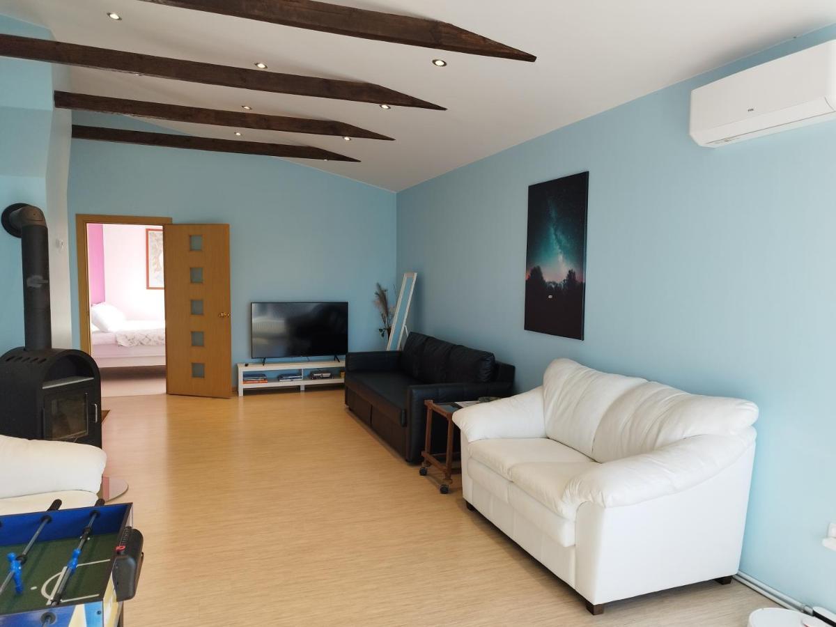 Spacious & Cozy Apartment With Forest View Zapyskis Exteriér fotografie
